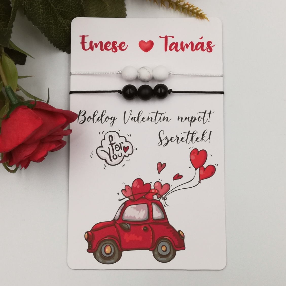 1. Páros ásványgyöngy szálkarkötő egyedi feliratos ajándékkártyán Valentin napra